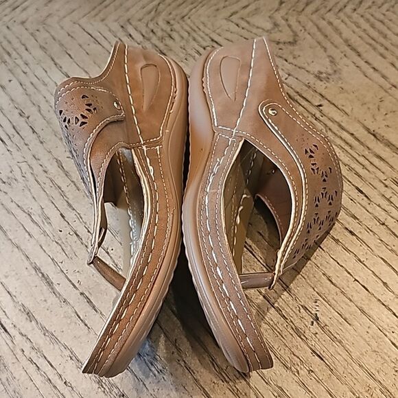 Tan wedge sandals size 40 or 9 NWOT - Picture 8 of 9